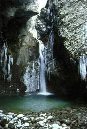 Cap08.JPG (23081 byte)