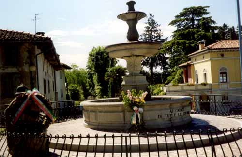 Buttr03.JPG (27266 byte)