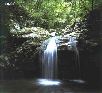 Taipa10.JPG (23712 byte)